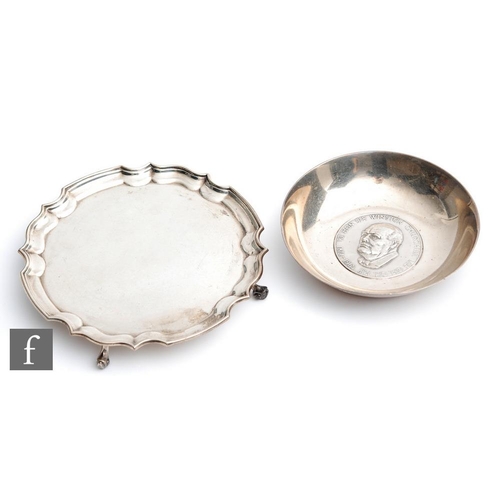 9 - A hallmarked silver Churchill commemorative small dish with a similar small salver, total weight 11.... 