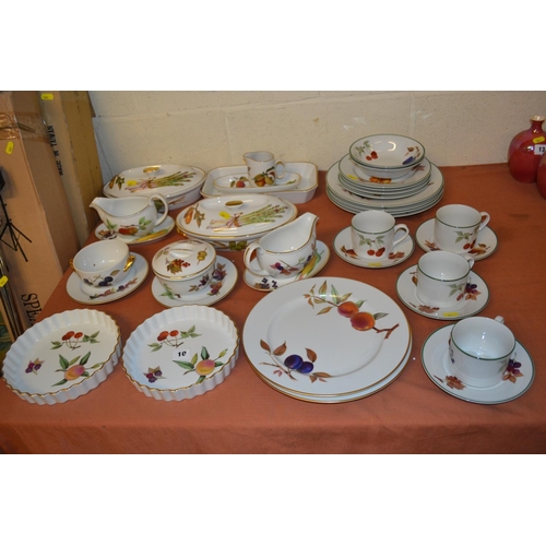 10 - 20 PIECES OF ROYAL WORCESTER EVESHAM DINNER WARE AND 18 PIECES OF EVESHAM VALE DINNER WARE