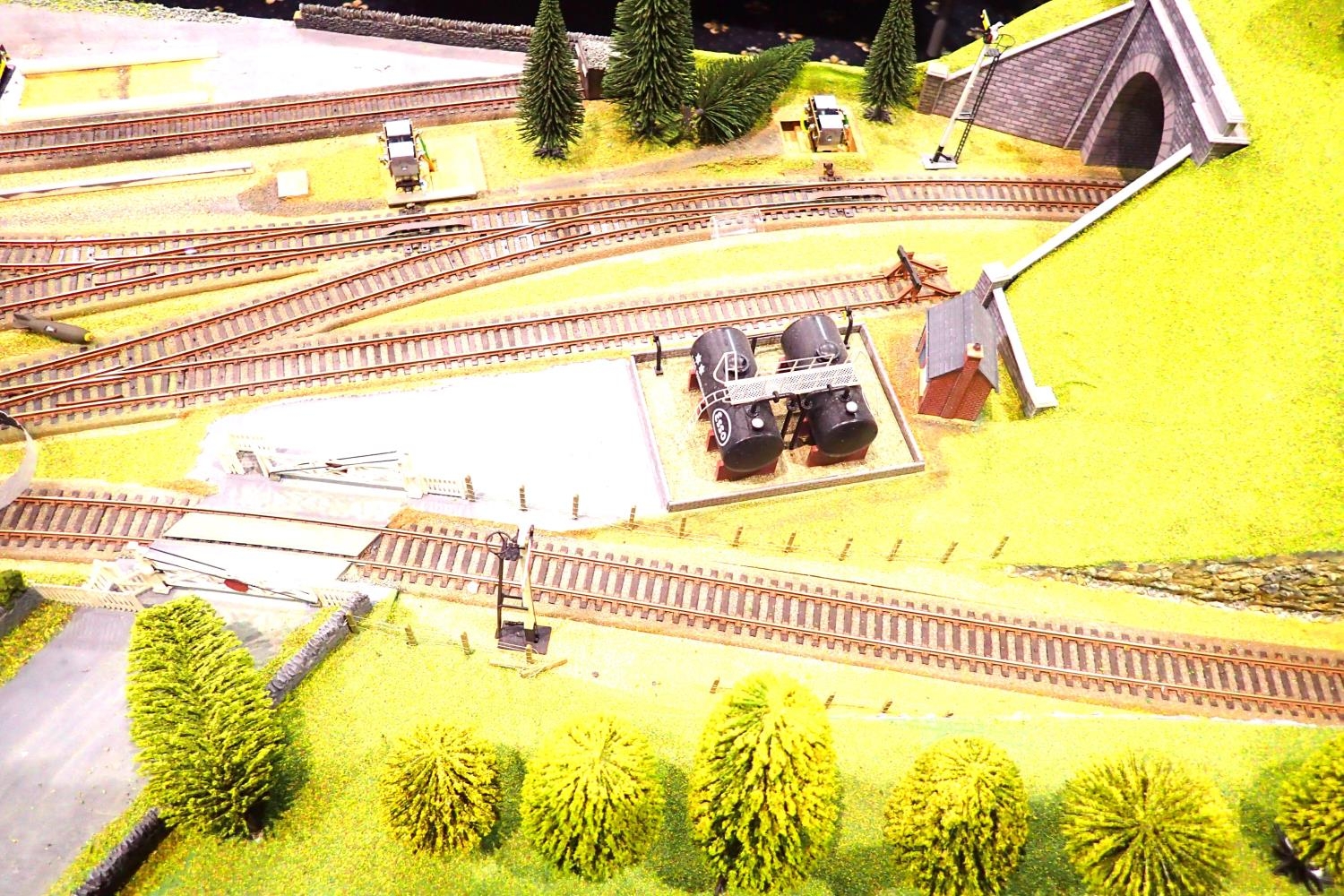 OO scale model railway layout, end to end, station to fiddle yard ...