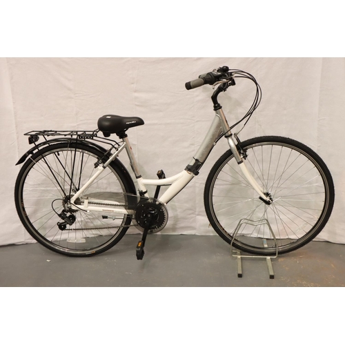 Apollo Elyse ladies 18 speed, 18 inch 