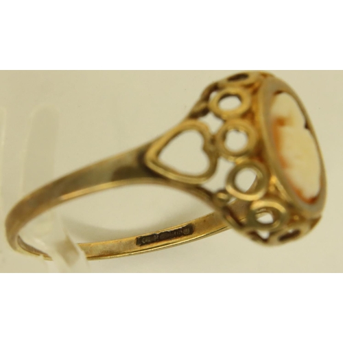 16 - 9ct yellow gold cameo ring, size M, 1.5g. P&P Group 1 (£14+VAT for the first lot and £1+VAT for subs... 
