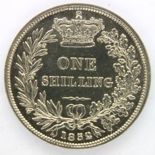 3043 - 1852 shilling of Queen Victoria. P&P Group 1 (£14+VAT for the first lot and £1+VAT for subsequent lo... 