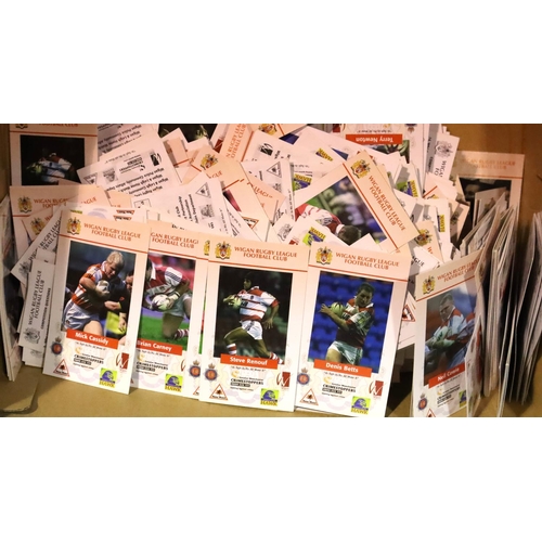2029 - A collection of Wigan Rugby League football Club collectors cards. P&P Group 2 (£18+VAT for the firs... 