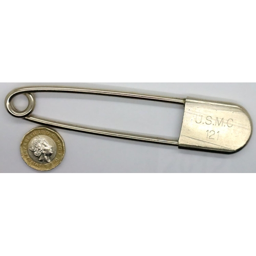 2039 - Vietnam War period United States Marine Corps body bag pin. P&P Group 1 (£14+VAT for the first lot a... 