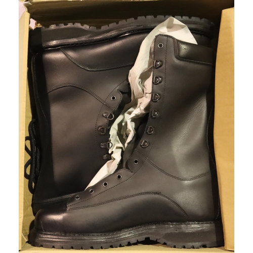 2018 - Five unissued pairs of Italian military boots, mixed sizes, all boxed. P&P Group 3 (£25+VAT for the ... 