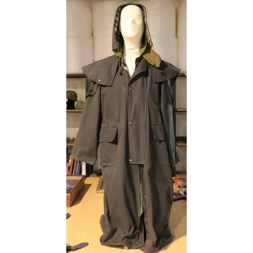 2019A - Country Wear extra long wax jacket, size M. P&P Group 3 (£25+VAT for the first lot and £5+VAT for su... 