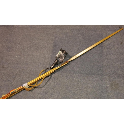 2020 - Slazenger bow with three arrows with a high powered slingshot. P&P Group 3 (£25+VAT for the first lo... 