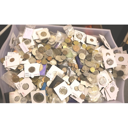 3030 - A large collection of world coins and UK commemorative crowns. P&P Group 3 (£25+VAT for the first lo... 