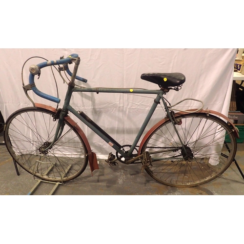 1008 - Three speed, 24 inch frame road bike with vintage bullhorn handles, pedals, mudguards and attached p... 