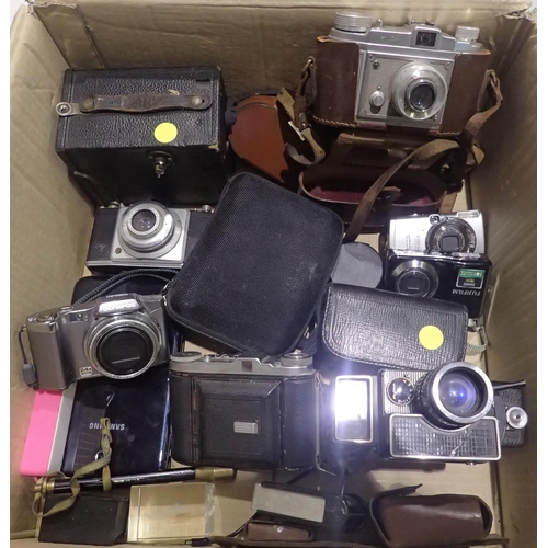 1041 - Box of mixed vintage cameras and accessories including a Kodak example. P&P Group 2 (£18+VAT for the... 