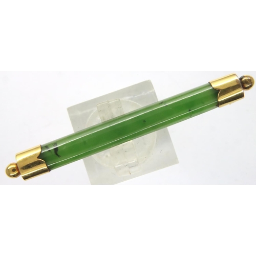 10 - 9ct gold mounted jade brooch, L: 54 mm, 2.9g. P&P Group 1 (£14+VAT for the first lot and £1+VAT for ... 