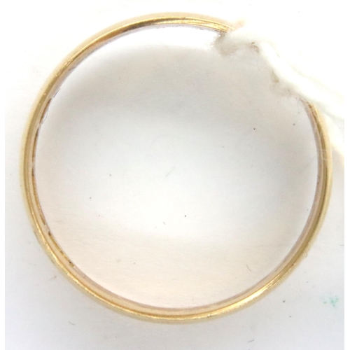 19 - 18ct gold wedding band, size O, 2.7g. P&P Group 1 (£14+VAT for the first lot and £1+VAT for subseque... 