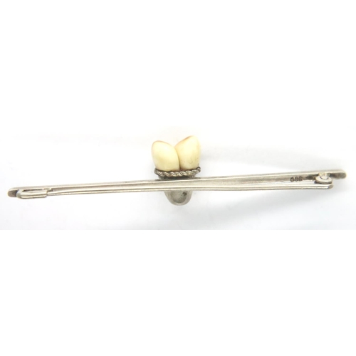 24 - Silver and tooth bar brooch, L: 65 mm. P&P Group 1 (£14+VAT for the first lot and £1+VAT for subsequ... 