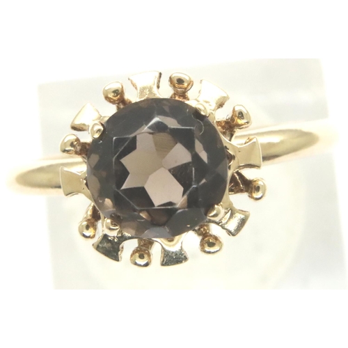 27 - 9ct gold smoky quartz solitaire ring, size N/O, 2.4g. P&P Group 1 (£14+VAT for the first lot and £1+... 