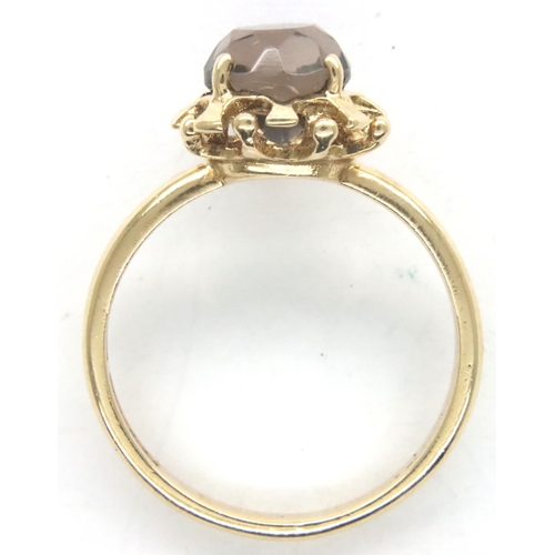 27 - 9ct gold smoky quartz solitaire ring, size N/O, 2.4g. P&P Group 1 (£14+VAT for the first lot and £1+... 