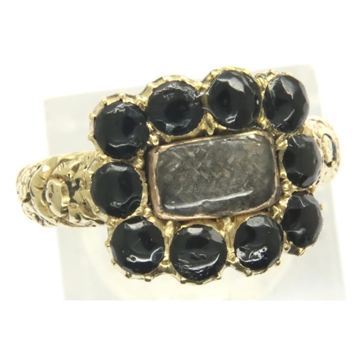 54 - 1819 Georgian 18ct gold and onyx mourning ring, size M/N, 3.7g. P&P Group 1 (£14+VAT for the first l... 