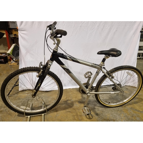 1008H - Raleigh ride 200 17 inch frame 24 speed front suspension bike. Not available for in-house P&P, conta... 