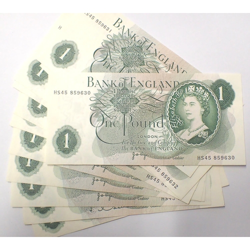 3007F - Twelve Smallman one pound notes of Queen Elizabeth II, two runs of five and one of two. P&P Group 1 ... 