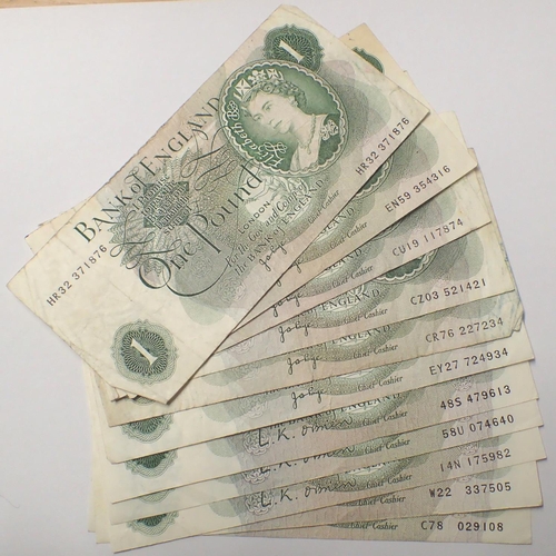 3007L - Ten mixed one pound notes of Queen Elizabeth II in used condition. P&P Group 1 (£14+VAT for the firs... 