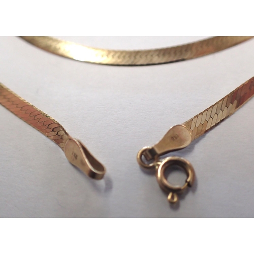 23 - 9ct gold flat necklace, 3.8g, L: 53 cm. P&P Group 1 (£14+VAT for the first lot and £1+VAT for subseq... 