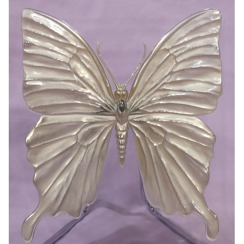 166 - Damien Hirst for Lalique; an exquisite rectangular panel, Love, from The Eternal Collection, depicti... 