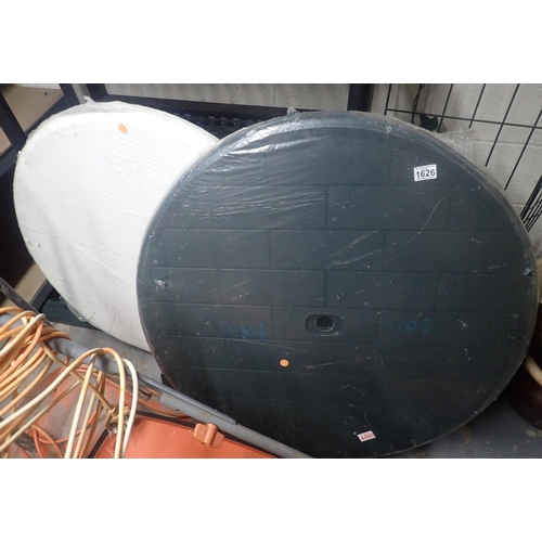 New old stock two plastic folding garden tables, D 90 cm. N... Barnebys