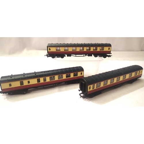 2017 - Three Hornby blood/custard coaches, one brake end and two composite. All very good condition and unb... 