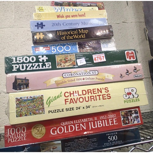 2049 - Large quantity of mixed jigsaws. Not available for in-house P&P, contact Paul O'Hea at Mailboxes on ... 