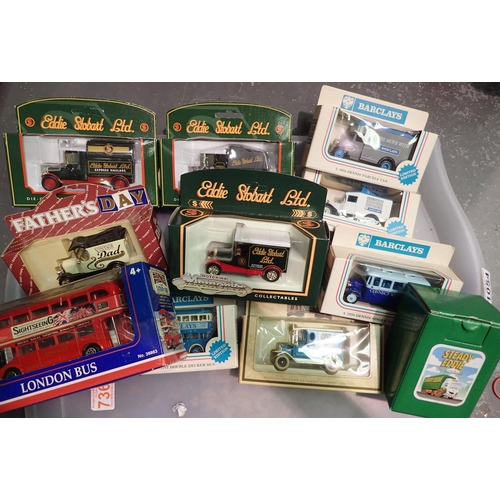 1054 - Tray of boxed vintage type model vehicles. P&P Group 3 (£25+VAT for the first lot and £5+VAT for sub... 