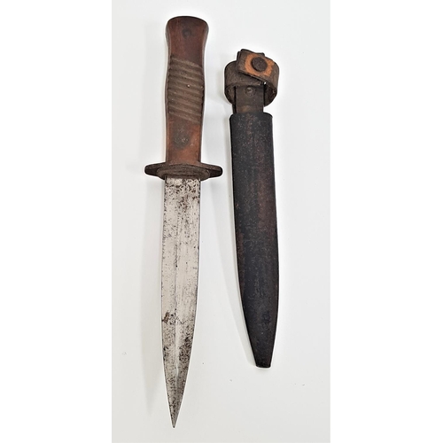 313 - GERMAN WWII TRENCH KNIFE
with a 15cm blade marked Gottliels Hammesfahr Solingen Foche, with a shaped... 