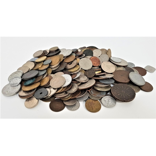 357 - SELECTION OF BRITISH AND WORLD COINS
including coins from USA, South Africa, Germany, Chile, Switzer... 
