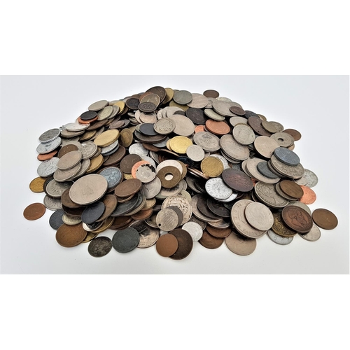 358 - SELECTION OF BRITISH AND WORLD COINS
including coins from Denmark, Germany, Hong Kong, France, Brita... 