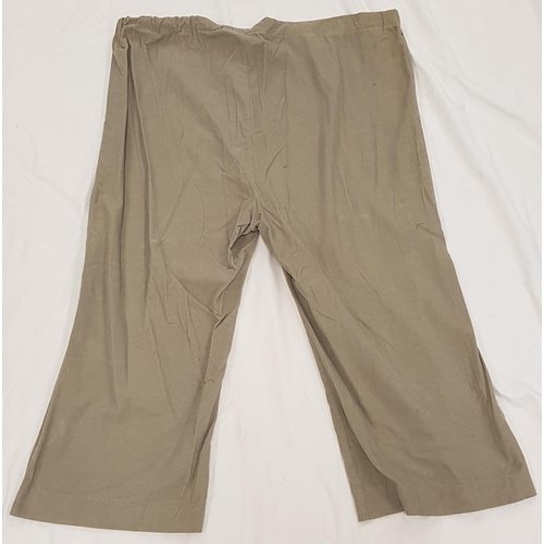12 - HOW THE GRINCH STOLE CHRISTMAS (2000) - 'WHO' CORDUROY PANTS 
Light grey fine cord very large trouse... 