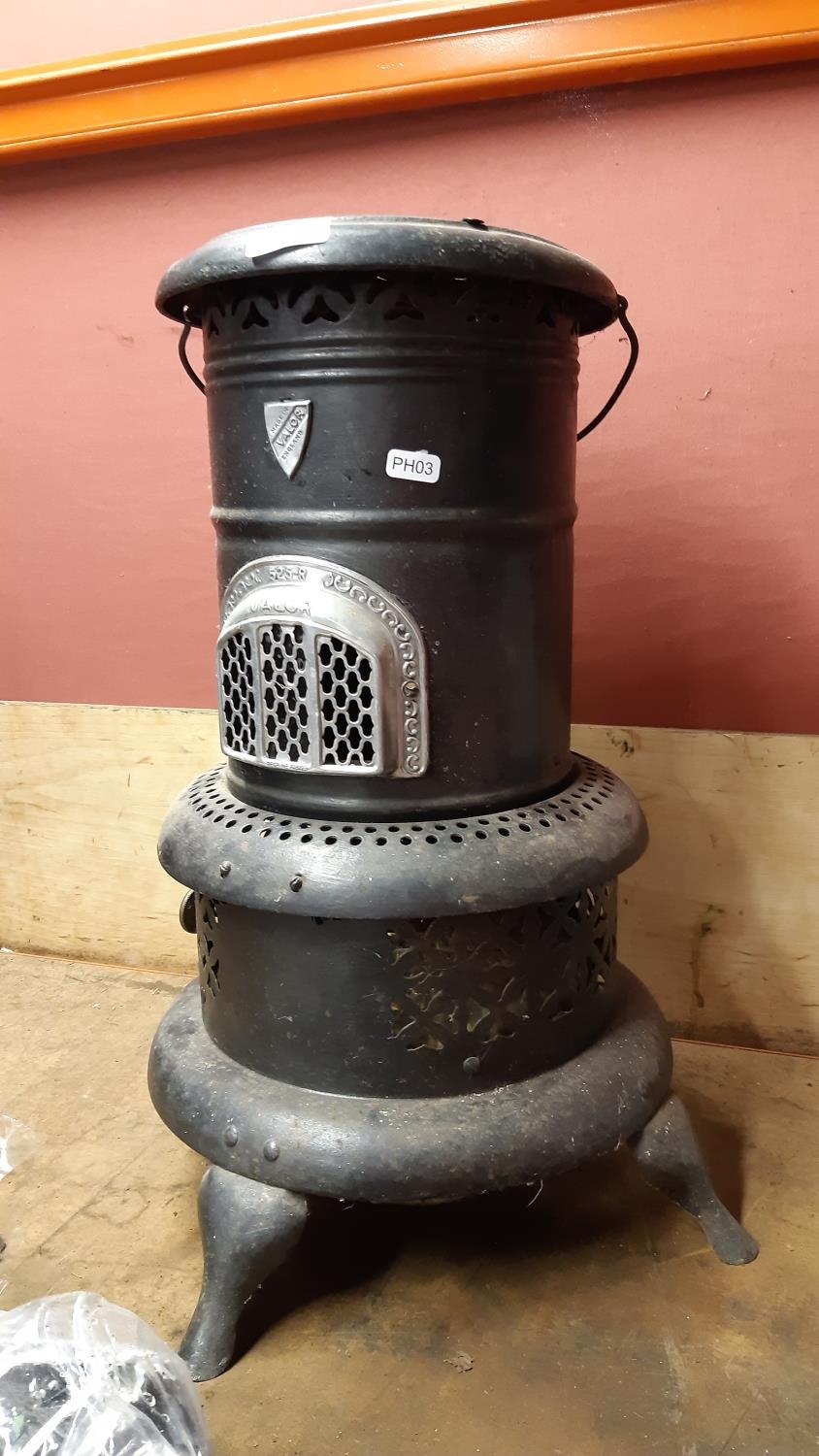 A VINTAGE VALOR 525R PARAFFIN HEATER