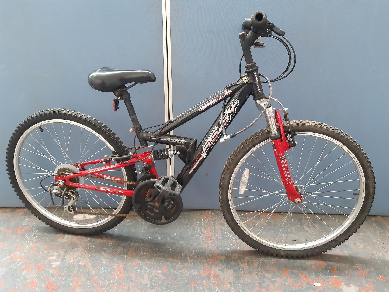A black and red Apollo FS24 dual 