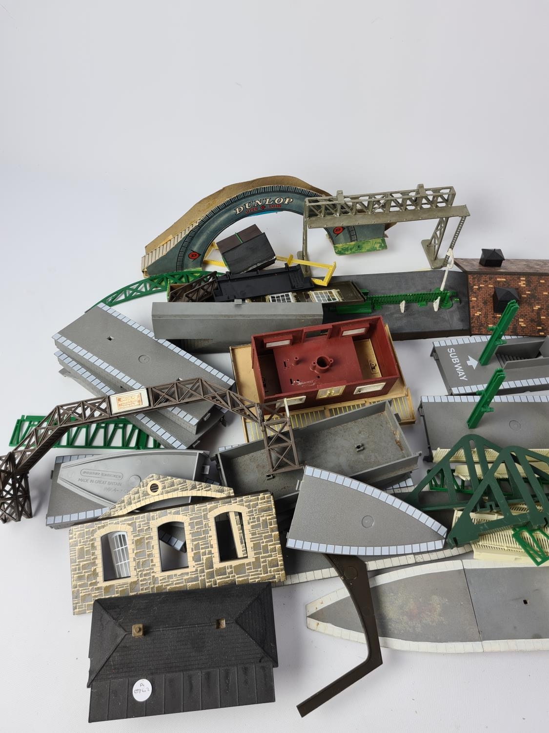 A box containing OO gauge model railway accessories to include station