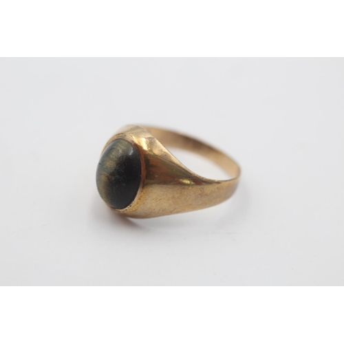 18 - A 9ct gold tiger's eye solitaire statement ring, size L½ - approx. gross weight 2.6 grams