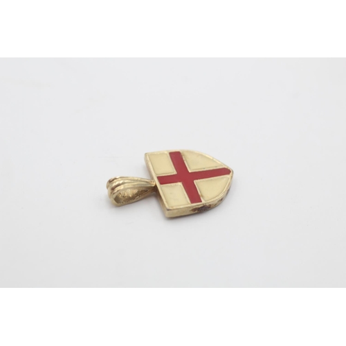 24 - A 9ct gold enamelled English flag crest shield pendant - approx. gross weight 1.7 grams