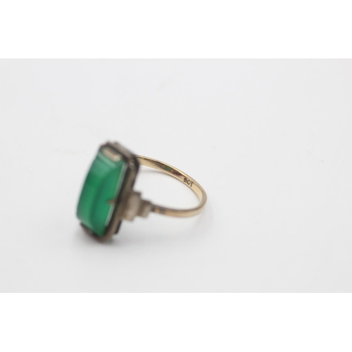 45 - A 9ct yellow and white gold chrysoprase solitaire cocktail ring, size N - approx. gross weight 2.2 g... 