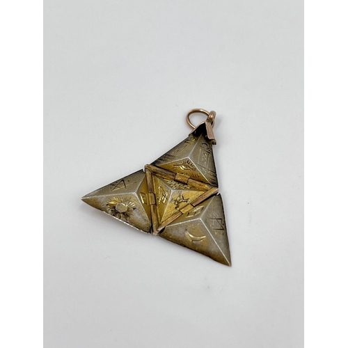 1186 - A stamped 9ct gold & silver Masonic folding pyramid pendant - approx. gross weight 2.89 grams