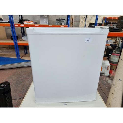 An Essentials CTF34W18 counter top freezer approx. 43cm wide x 50cm