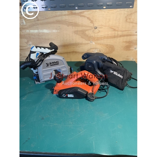 Macallister circular saw, Wickes belt sander, Black & Decker... Barnebys