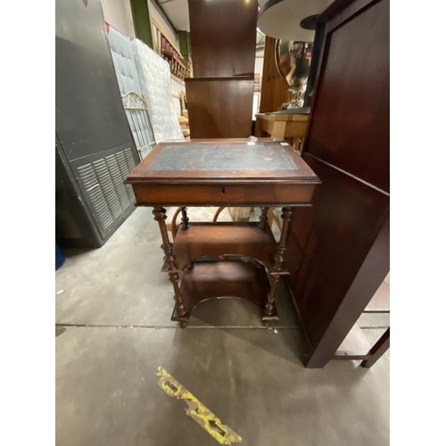 18 - Victorian mahogany leather topped ladies writing desk (as found) (86H 54W 43D cm)