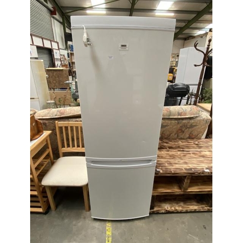 35 - Zanussi Electrolux fridge freezer (175H 60W 58D cm)