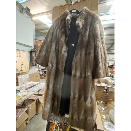 Ladies fur coat (no size)
