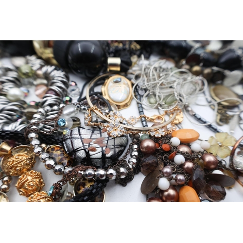 32 - Various Vintage, Costume and Other Assorted Jewellery, Quantity as Photographed
