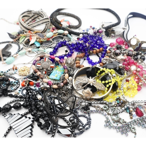33 - Various Vintage, Costume and Other Assorted Jewellery, Quantity as Photographed