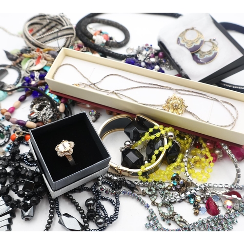 33 - Various Vintage, Costume and Other Assorted Jewellery, Quantity as Photographed