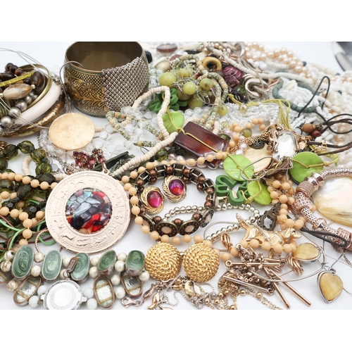 37 - Various Vintage, Costume and Other Assorted Jewellery, Quantity as Photographed