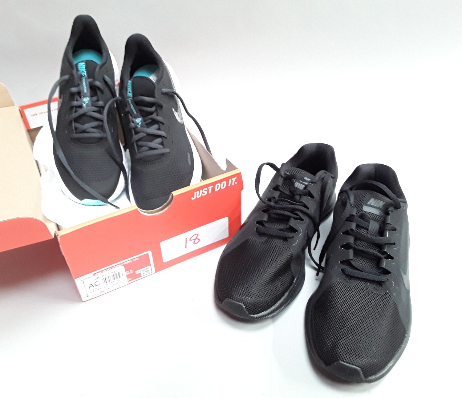 nike black trainers size 5